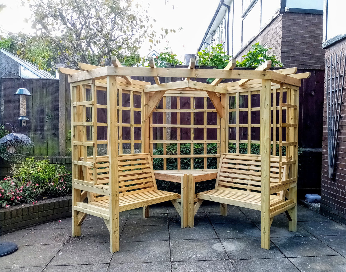 Trellis Corner Arbour