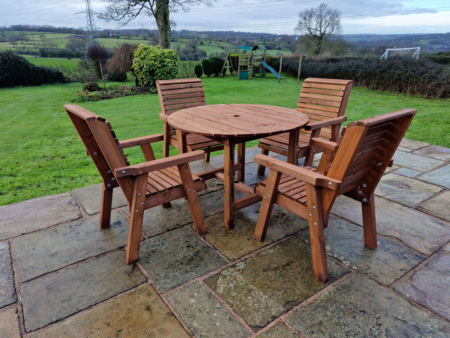 Classic Redwood 4 Seater Round
