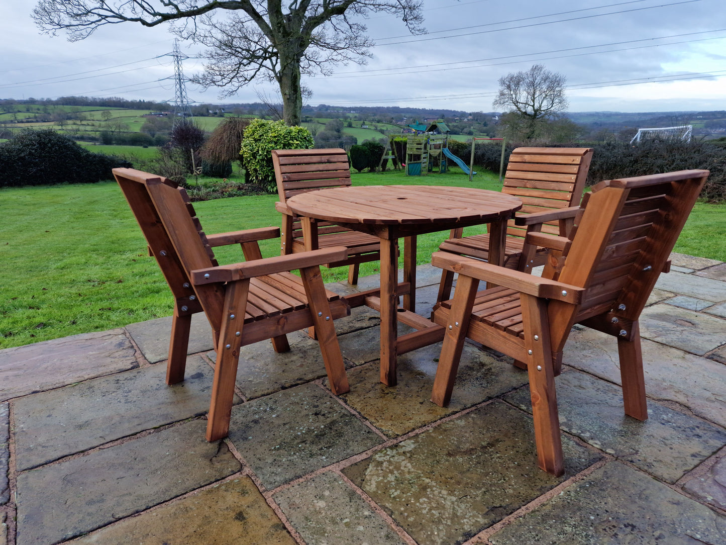 Classic Redwood 4 Seater Round