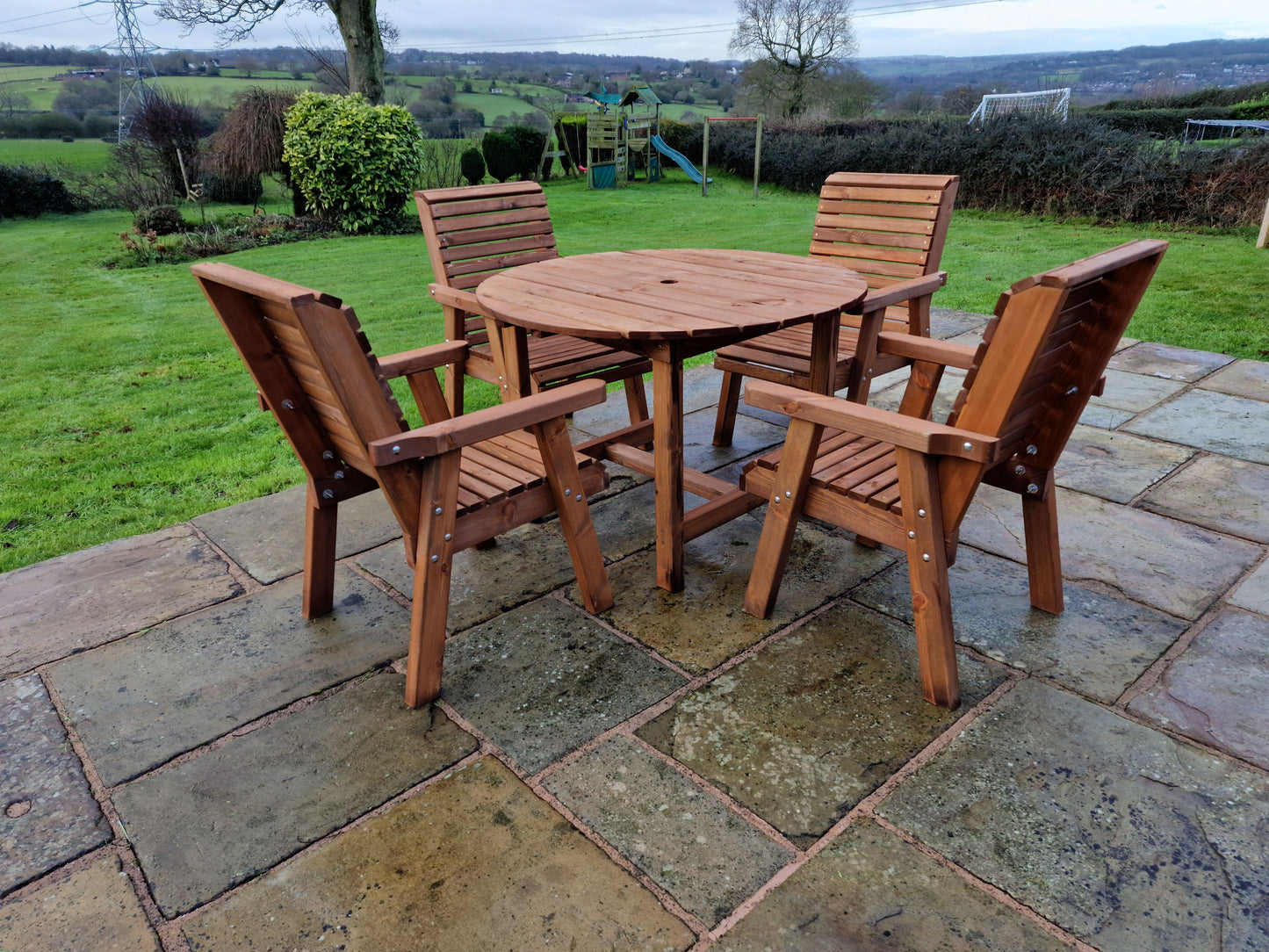 Classic Redwood 4 Seater Round