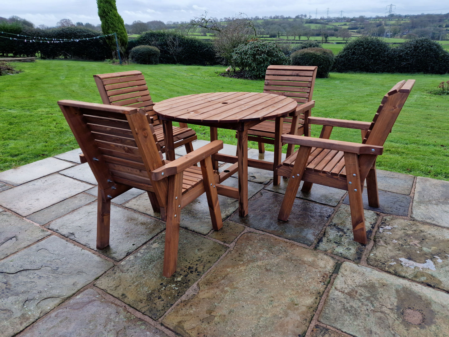 Classic Redwood 4 Seater Round