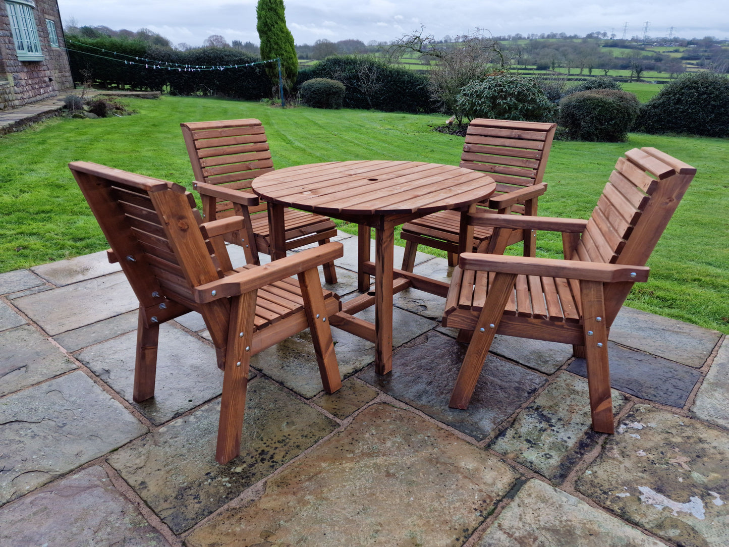 Classic Redwood 4 Seater Round