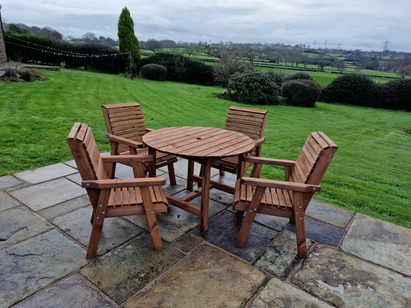 Classic Redwood 4 Seater Round