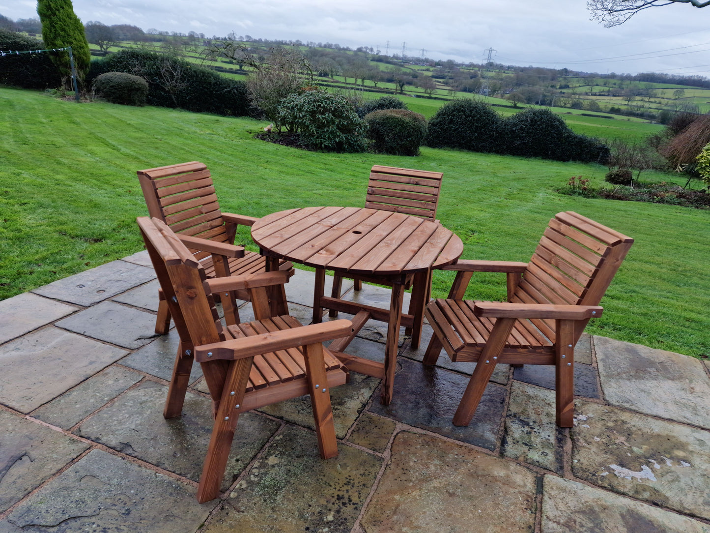 Classic Redwood 4 Seater Round
