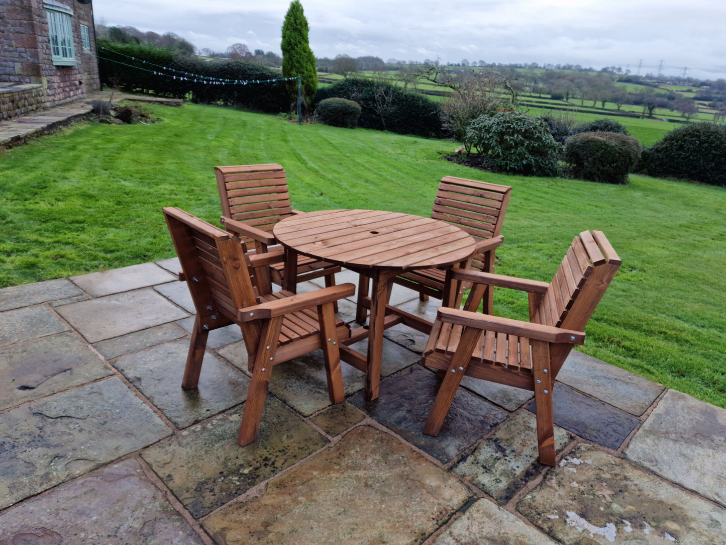 Classic Redwood 4 Seater Round