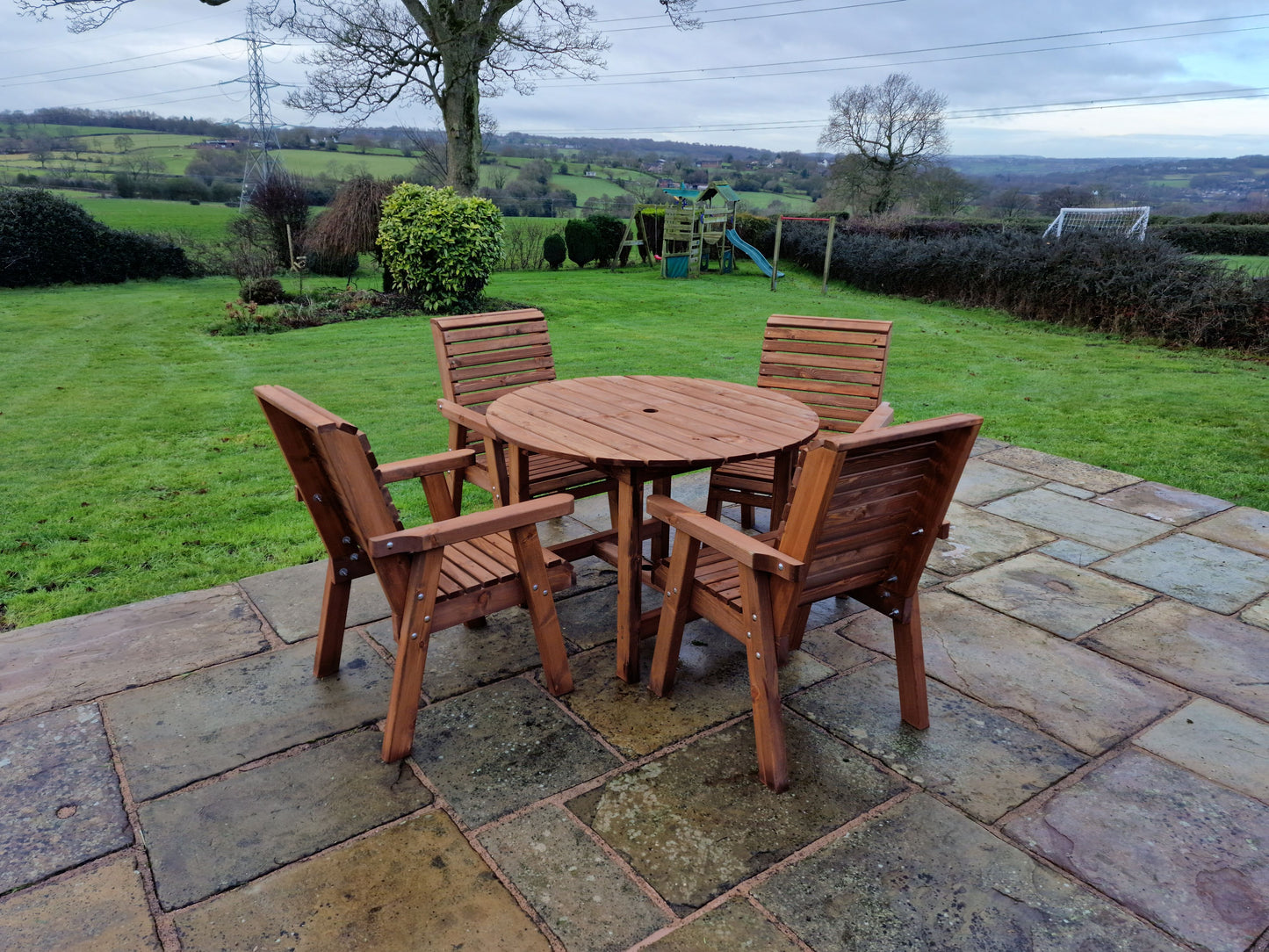 Classic Redwood 4 Seater Round