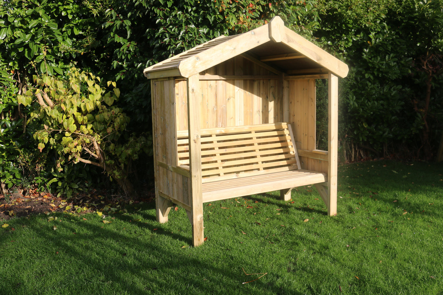 Snowdonia Enclosed 3 Seater Arbour