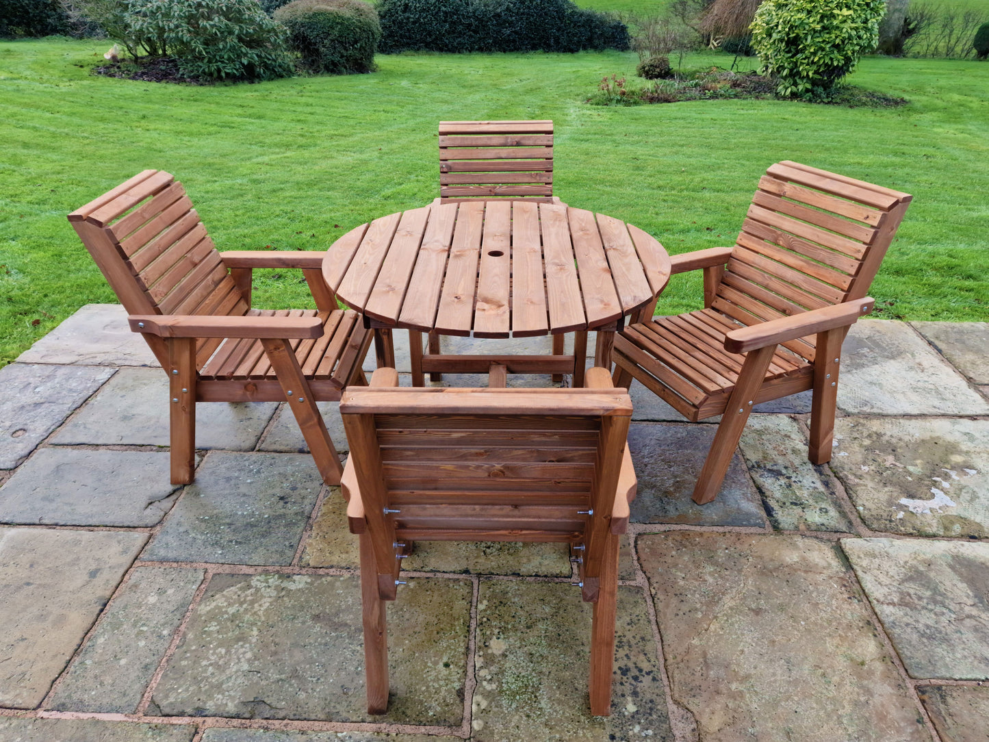 Classic Redwood 4 Seater Round