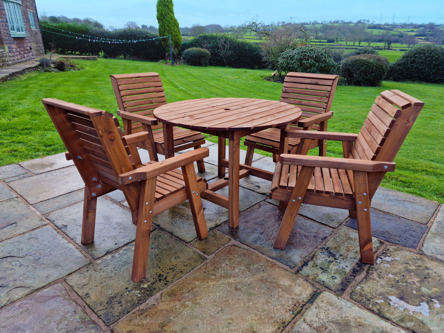 Classic Redwood 4 Seater Round