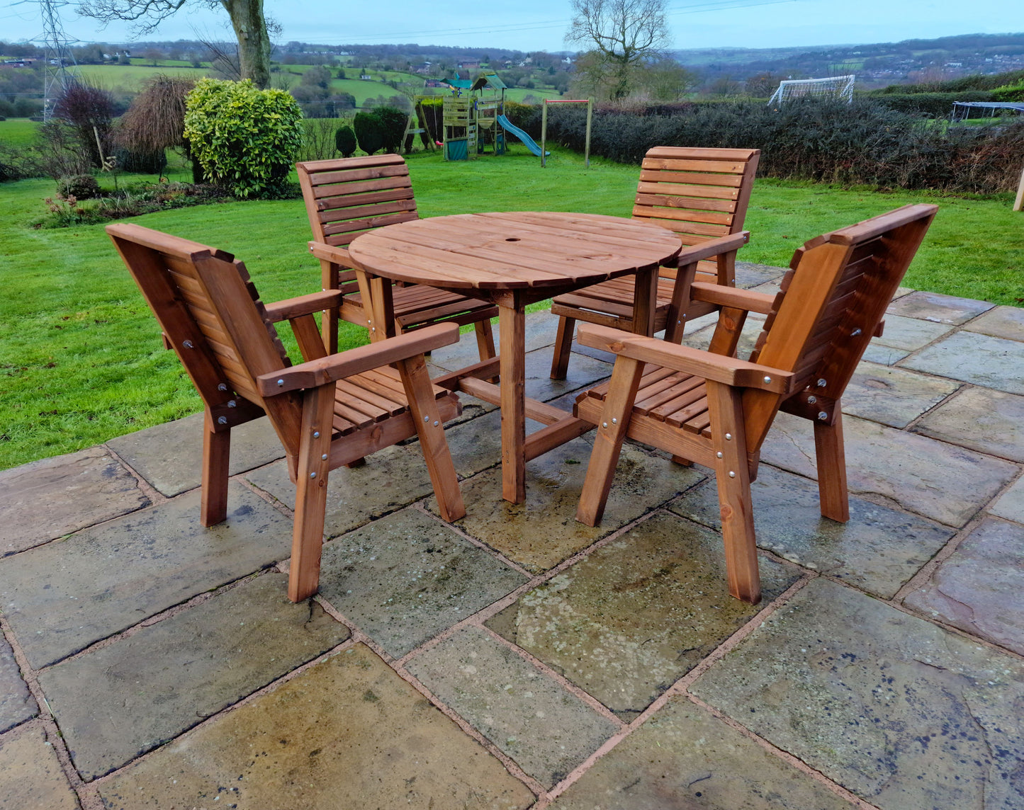 Classic Redwood 4 Seater Round