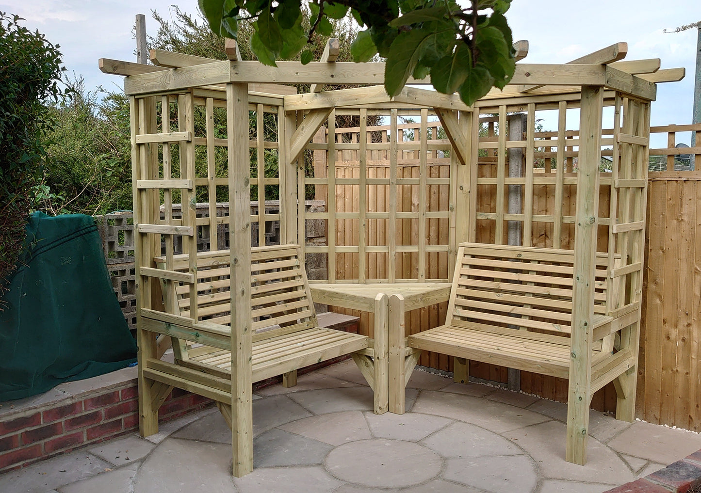 Trellis Corner Arbour