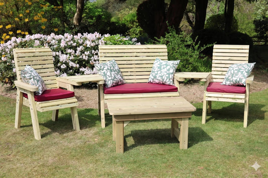 Heritage 4 seat patio set with coffee table and cushions