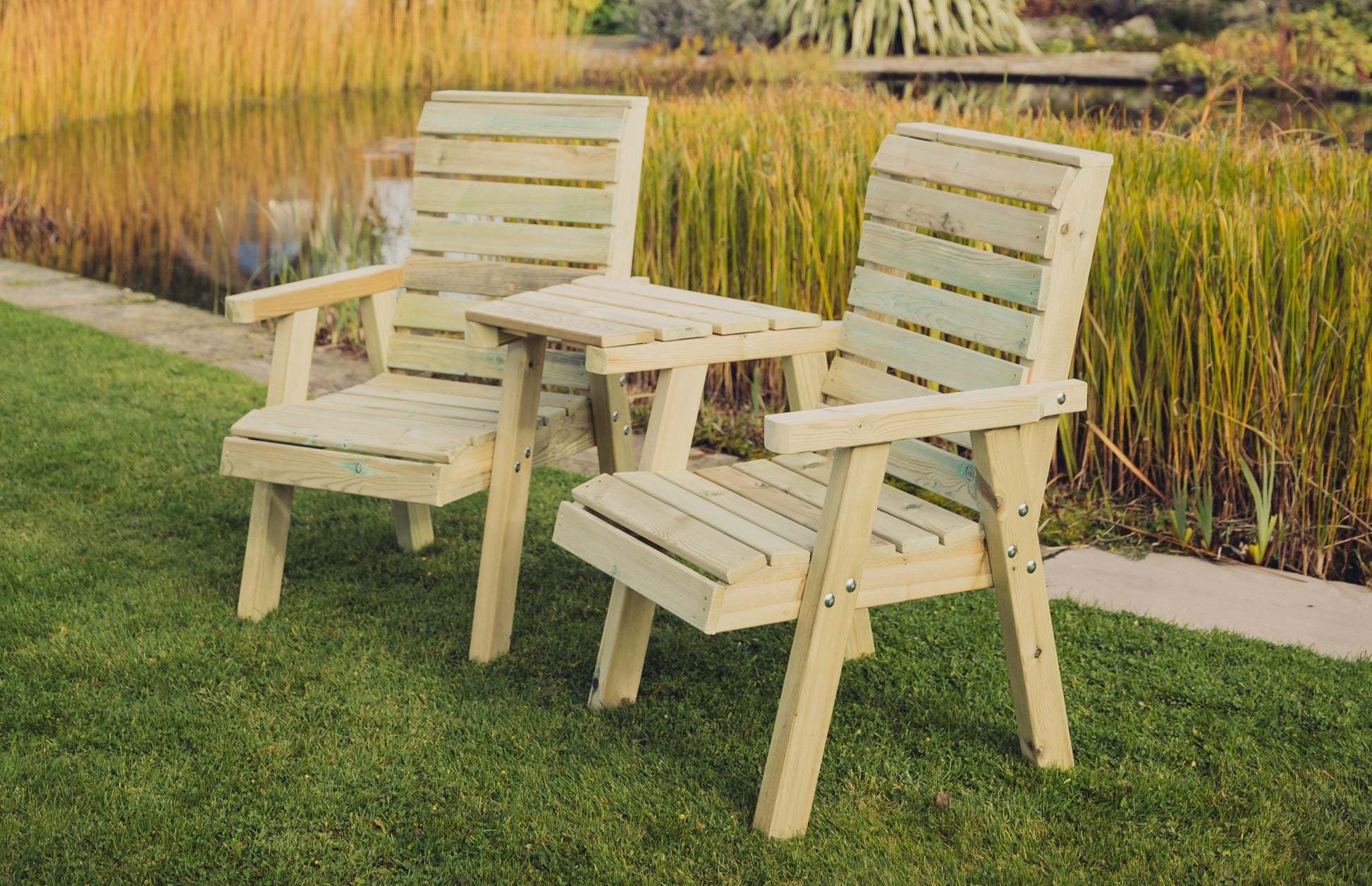 Jasmine Loveseat – Angled Tray