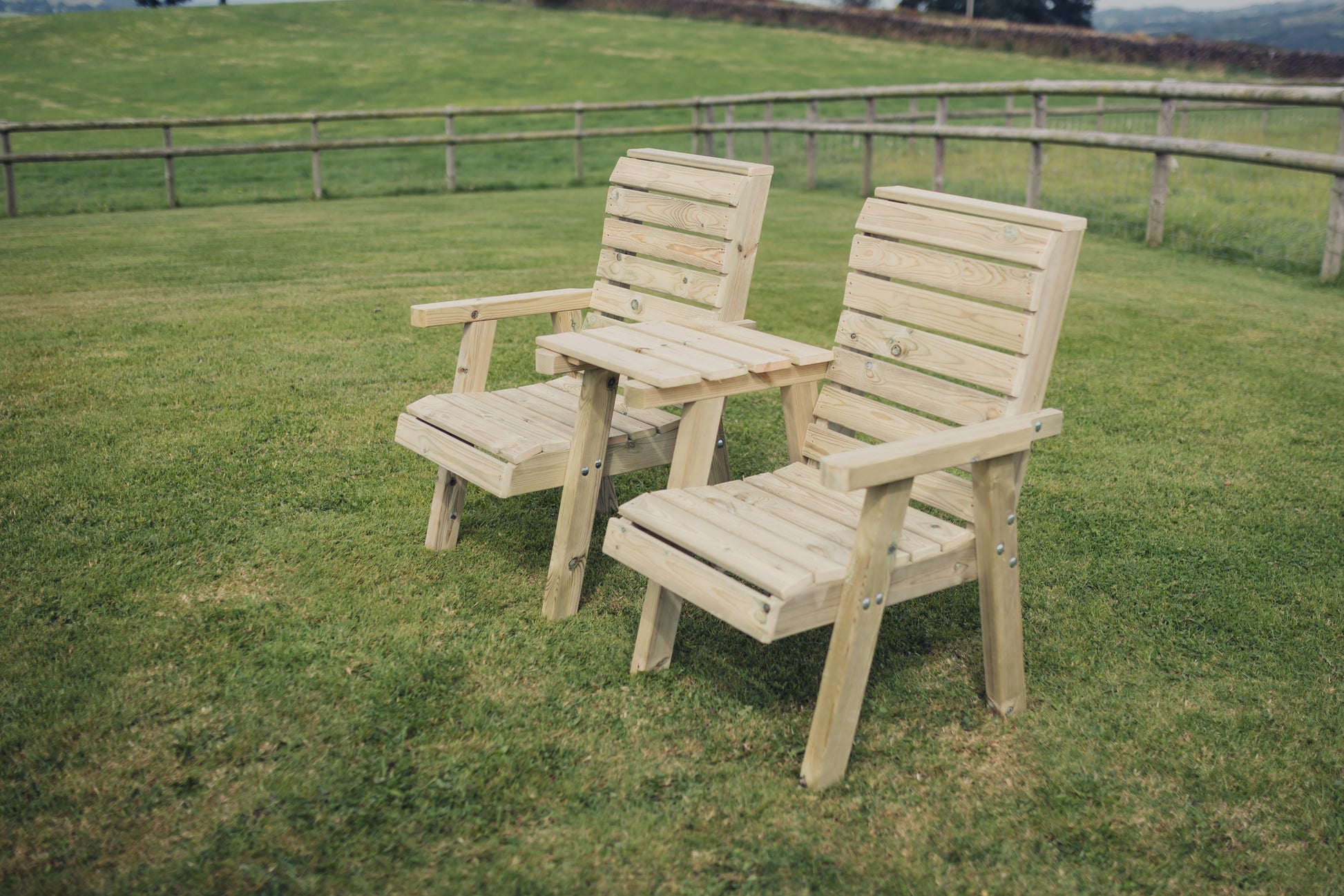 Jasmine Loveseat – Straight Tray