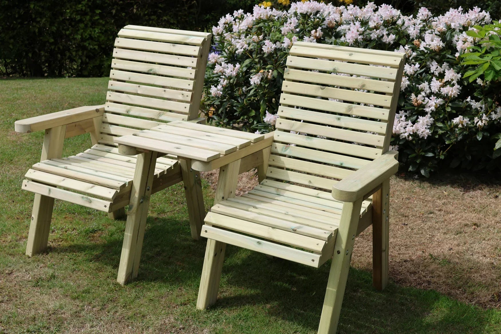 Heritage Tanalised straight wooden loveseats with square centre tray